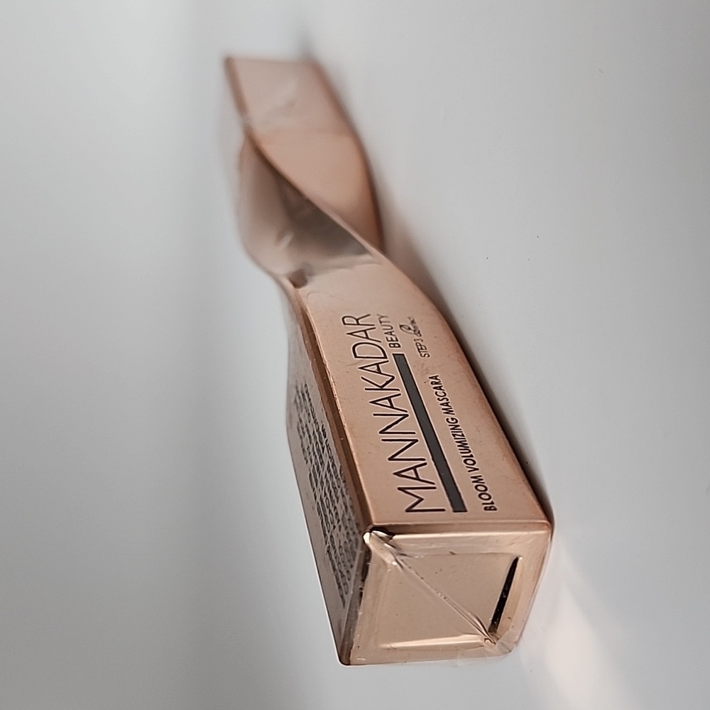 Mannakadar Bloom Volumizing Mascara - Jet Black (Seal Broken)
